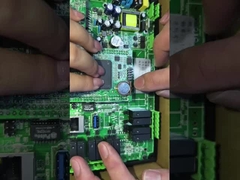 ボタン の バッテリー を 設置 する ビデオ